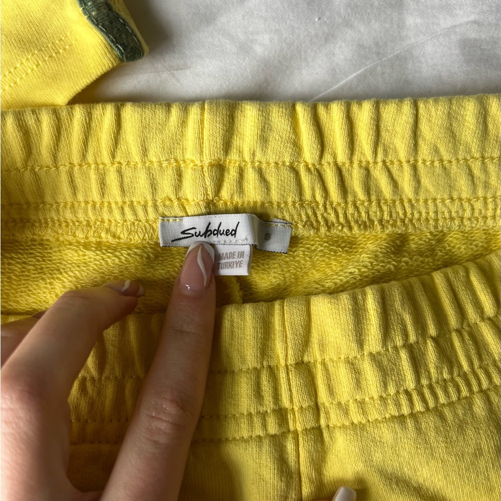 Subdued Yellow Matching Set - Picture 3 of 4